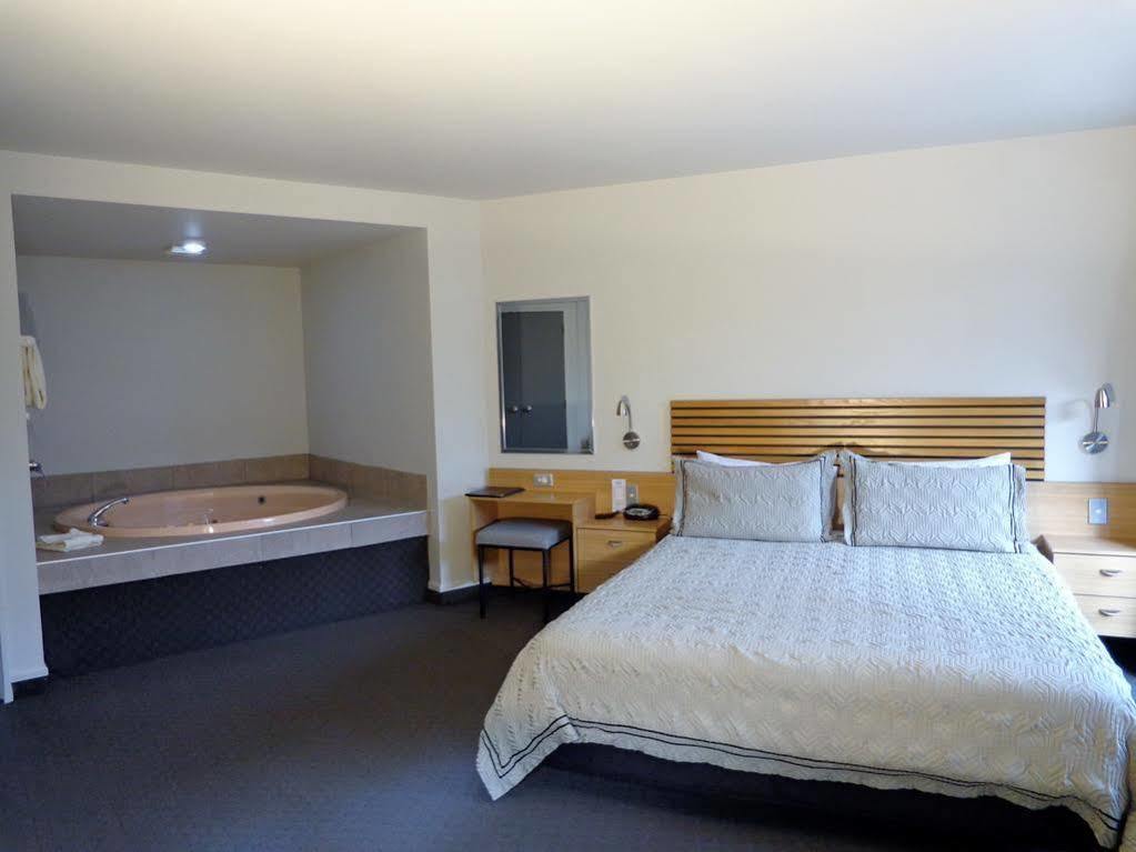 Clearwater Motor Lodge Taupo Bagian luar foto
